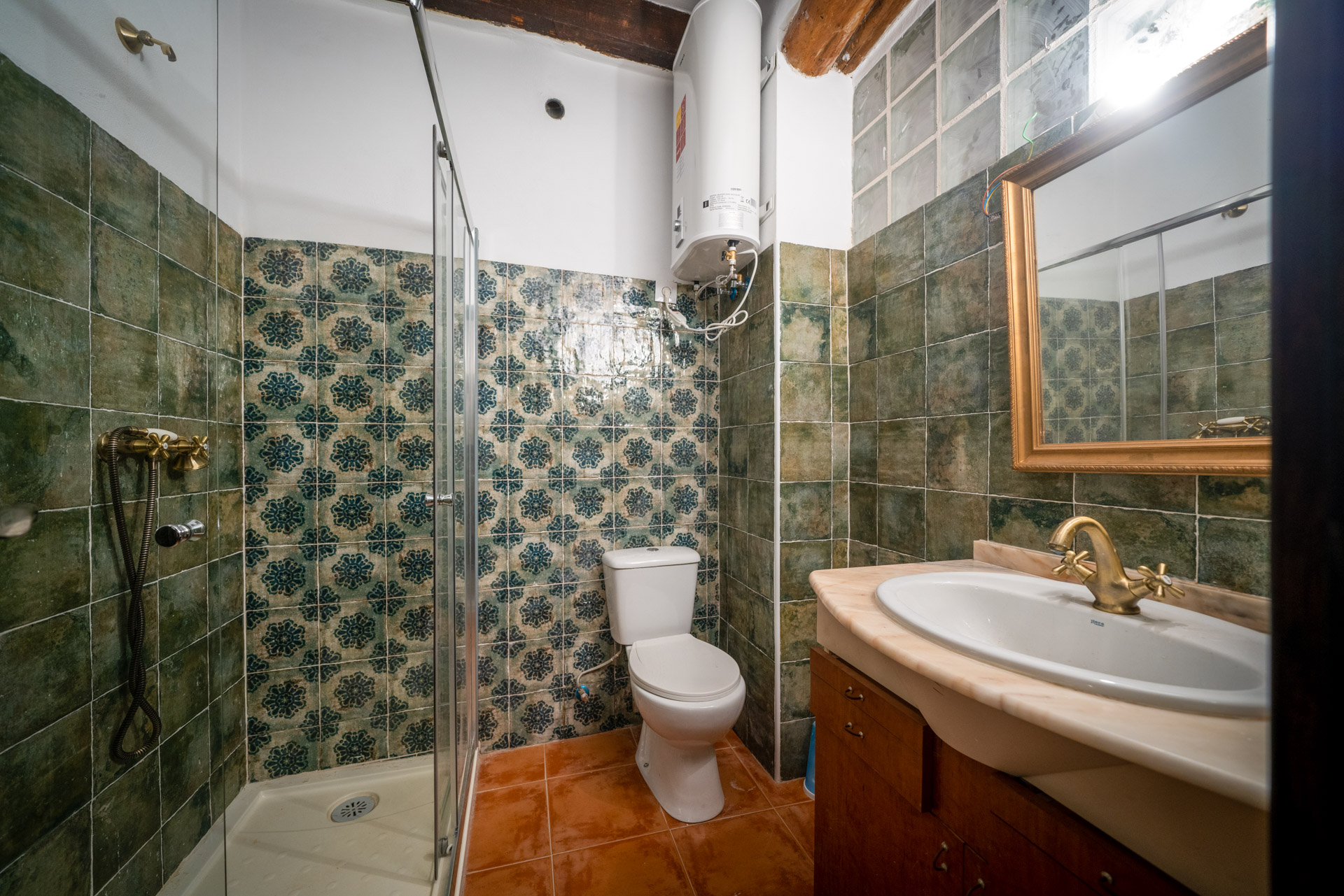 Room 6, Bathroom with underfloor heating